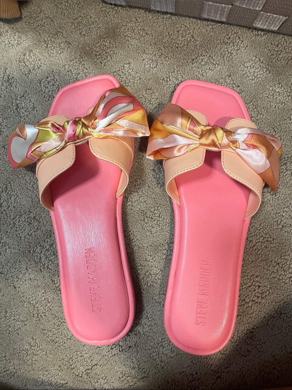 Steve Madden Pink Slide Sandals with Peach Straps and Printed Bow